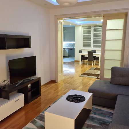 De Luxe Republic Square Apartment Of 100Sqm Beograd Bagian luar foto